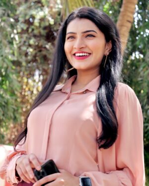 Rutuja Kulkarni Instagram - Enjoying the SUN-sational🌞 glow with one smile at a time✨🫶

📸 : @bhim.gaikwad ✨

#marathiactress #marathimulgi #maharashtra #marathistatus #starpravah #sunmarathi #marathi #mumbai #india #gharogharimatichyachuli