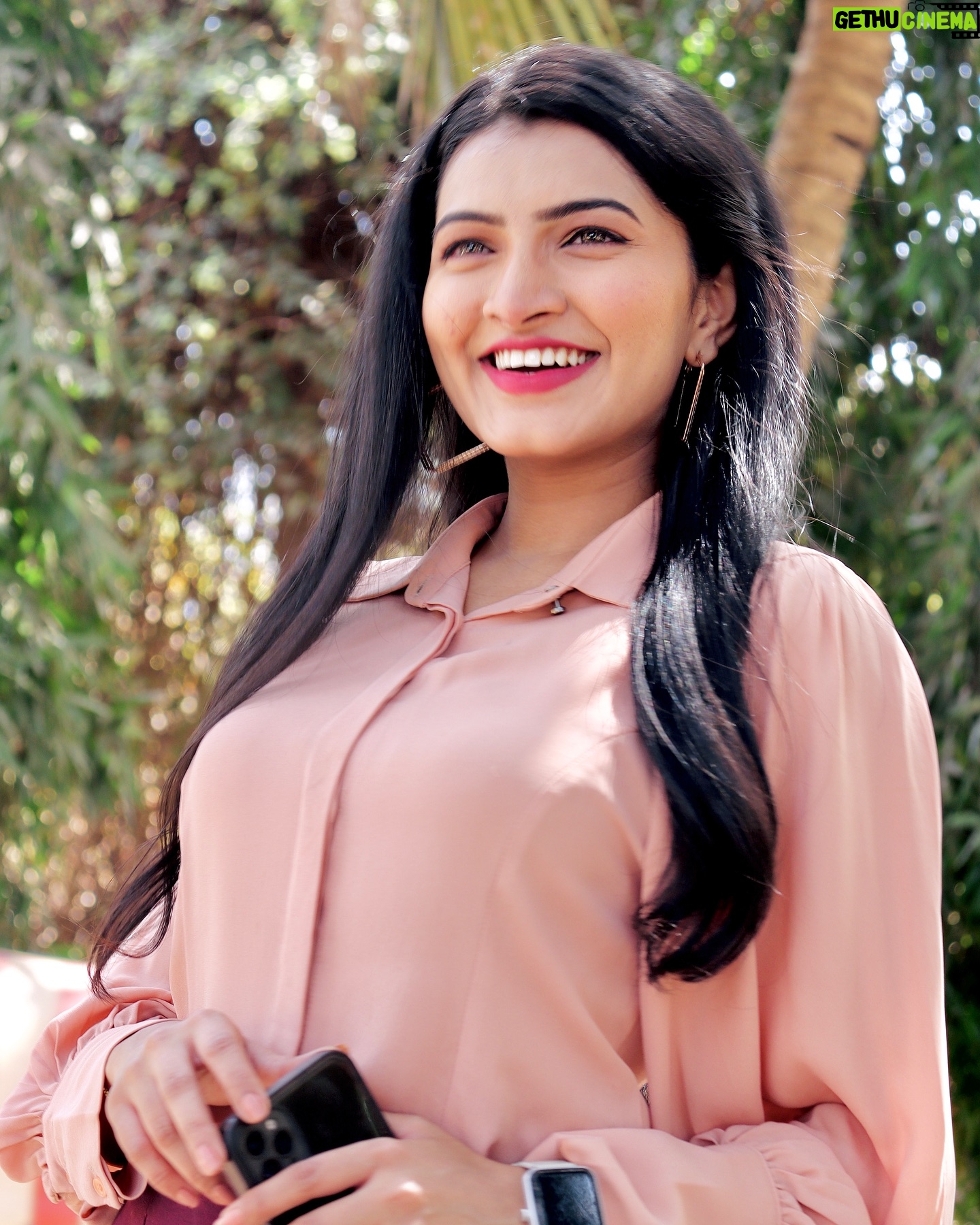Rutuja Kulkarni - 6.5K Likes - Enjoying the SUN-sational🌞 glow with one smile at a time✨🫶
📸 : @bhim.gaikwad ✨
#marathiactress #marathimulgi #maharashtra #marathistatus #starpravah #sunmarathi #marathi #mumbai #india #gharogharimatichyachuli