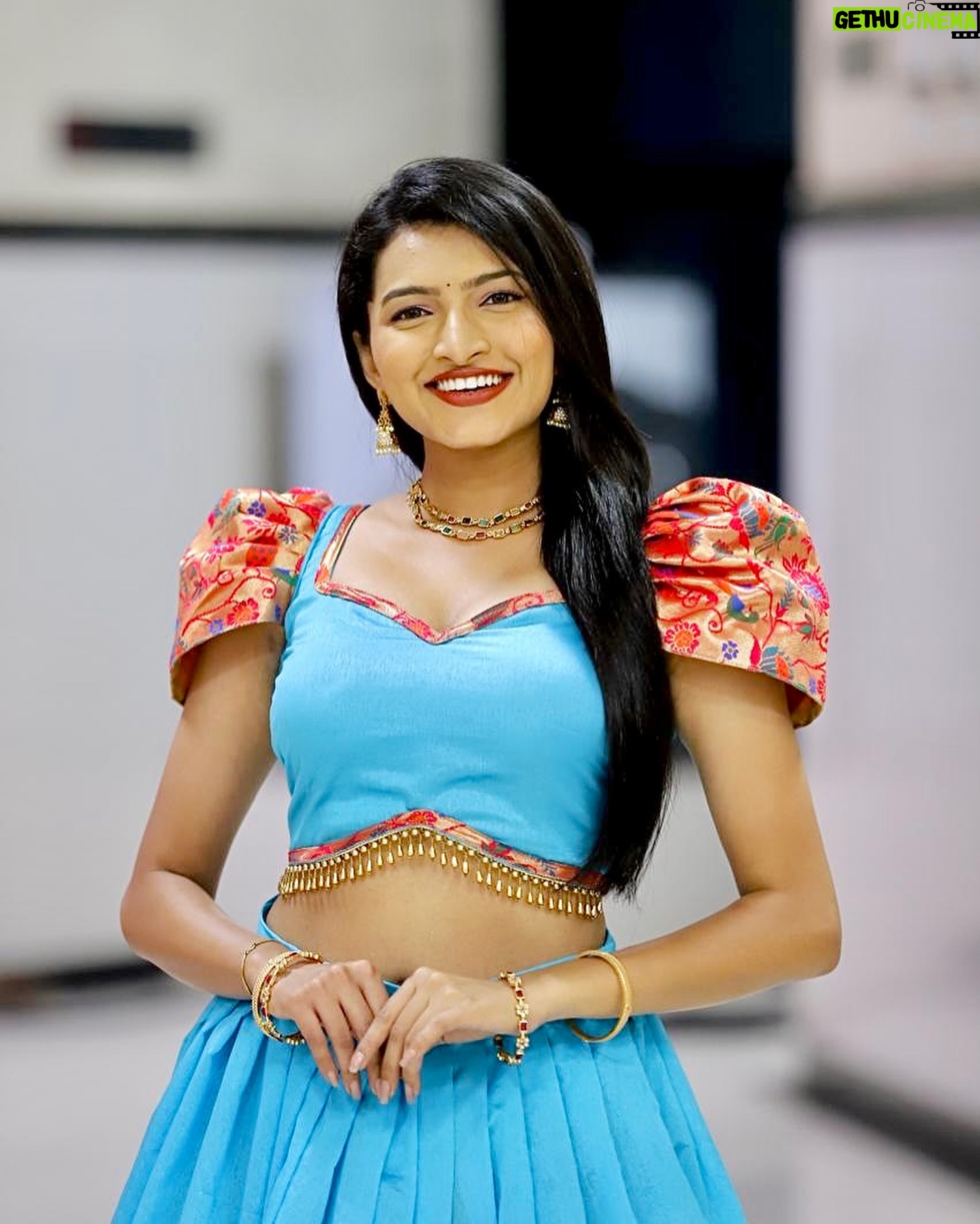 Rutuja Kulkarni - 39.6K Likes - पहा #StarPravahGaneshotsav2024 उद्या..🤩
1st September @7pm only on @star_pravah
Outfit : @upasanafashion 🤗❤️✨
Clicks : @patu_devlekar_photography 💯✨😎
चला उलगडूया खजिना बाप्पाच्या गोष्टींचा...
साजरा करूया गणेशोत्सव आपल्या परिवाराचा...
‘स्टार प्रवाह गणेशोत्सव २०२४’
।। खजिना बाप्पाच्या गोष्टींचा ।।
#StarPravah #Traditional #Ethnic #MarathiActress #MarathiMulgi #PaithaniDress #Maharashtra #MarathiStatus #MarathiCulture #mumbai