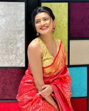 Rutuja Kulkarni Instagram - गुढी पाडव्याच्या  हार्दिक शुभेच्छा ✨🙏❤️

#marathimulgi #marathiactress #marathi #maharashtra #marathiculture #marathiquotes #marathistatus #mumbai #starpravah #sunmarathi #india #rutujacoolkarni #ggmc