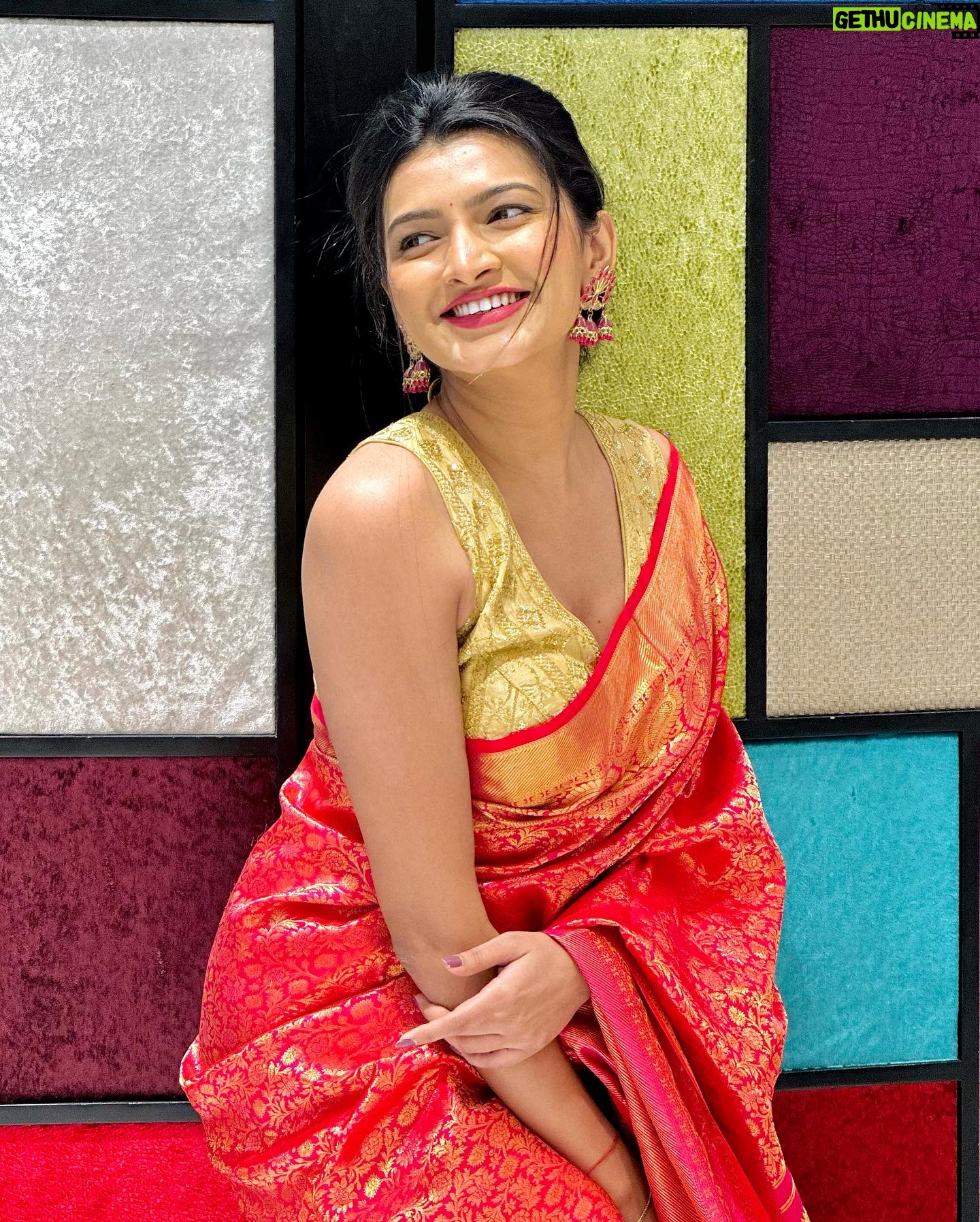 Rutuja Kulkarni - 13.2K Likes - गुढी पाडव्याच्या हार्दिक शुभेच्छा ✨🙏❤️
#marathimulgi #marathiactress #marathi #maharashtra #marathiculture #marathiquotes #marathistatus #mumbai #starpravah #sunmarathi #india #rutujacoolkarni #ggmc