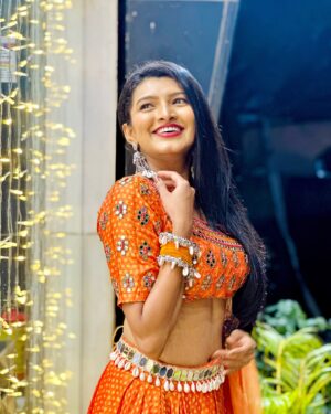Rutuja Kulkarni Instagram - Bright lehenga, brighter smile..ready to slay Navratri! 💃🔥 

#FestiveFever #GarbaGlow #Navratri #Marathiactress #marathimulgi #maharashtra #starpravah #sunmarathi #rutujacoolkarni #rutujakulkarni #mumbai #india