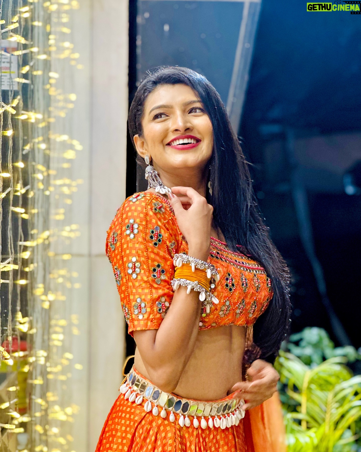 Rutuja Kulkarni - 13.3K Likes - Bright lehenga, brighter smile..ready to slay Navratri! 💃🔥
#FestiveFever #GarbaGlow #Navratri #Marathiactress #marathimulgi #maharashtra #starpravah #sunmarathi #rutujacoolkarni #rutujakulkarni #mumbai #india