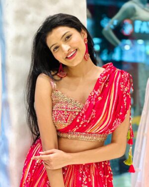 Rutuja Kulkarni Instagram - Not always a “busy bee” 🐝
sometimes I’m GULA-BEE 💕🌸😜✨

👗: @hastkalaofficial 
📸 : @ina.clickk @sanju8._ 

#Pink #ethnic #traditional #marathiactress #marathimulgi #marathiculture #mumbai #starpravah #sunmarathi #constablemanju #influencermumbai #india
