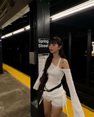 Ryu Won Instagram - Normalize saggy itty bitty booty🤨