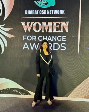 Saba Khan Instagram - Smile pls 📸 
.
Designer - @fashionstruc 
.
.
.
#sabakhan #blessed #gratitude #eventdiaries💕