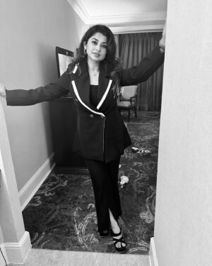 Saba Khan Instagram - Smile pls 📸 
.
Designer - @fashionstruc 
.
.
.
#sabakhan #blessed #gratitude #eventdiaries💕