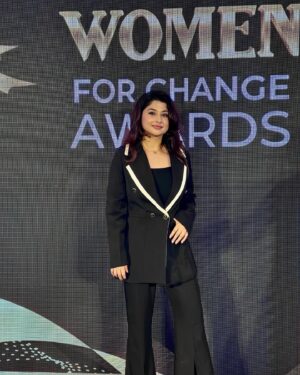 Saba Khan Instagram - Smile pls 📸 
.
Designer - @fashionstruc 
.
.
.
#sabakhan #blessed #gratitude #eventdiaries💕