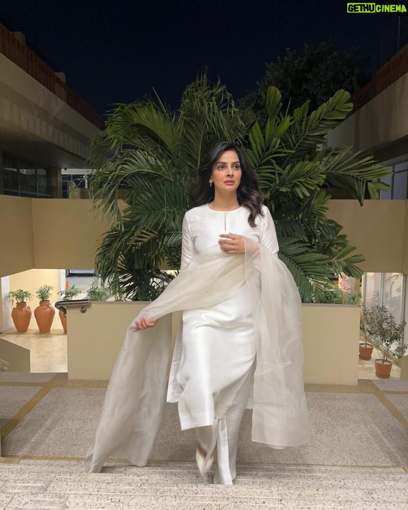 Actress Saba Qamar Zaman HD Photos and Wallpapers December 2024 | Gethu ...