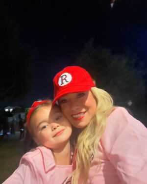 Sabrina Bryan Instagram - Halloween 2024 A Lundberg of Our Own 💋⚾️ 

#alundbergofourown #theresnocryinginbaseball #aleagueoftheirown #putmeincoach #onceuponalundberg #comilliamonroe #ledgergrey #familycostume