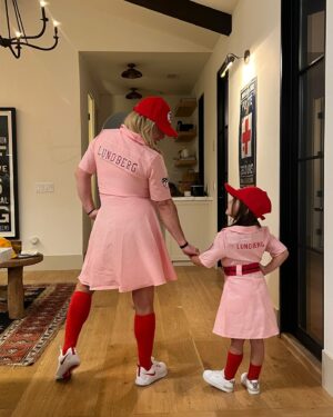 Sabrina Bryan Instagram - Halloween 2024 A Lundberg of Our Own 💋⚾️ 

#alundbergofourown #theresnocryinginbaseball #aleagueoftheirown #putmeincoach #onceuponalundberg #comilliamonroe #ledgergrey #familycostume