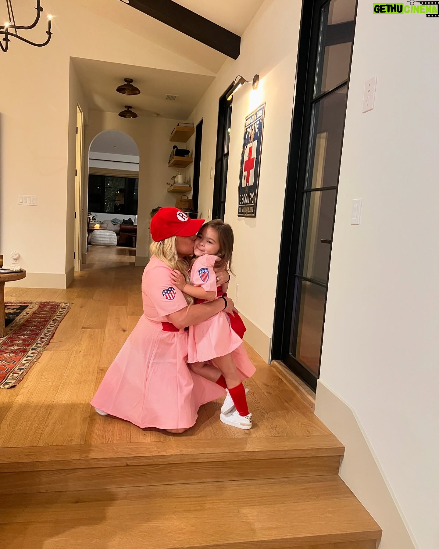 Sabrina Bryan - 6.4K Likes - Halloween 2024 A Lundberg of Our Own 💋⚾️
#alundbergofourown #theresnocryinginbaseball #aleagueoftheirown #putmeincoach #onceuponalundberg #comilliamonroe #ledgergrey #familycostume