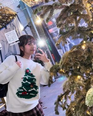 Sabrina Ng Instagram - Merry Kissmas🎄🇪🇸🌟