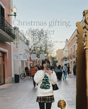 Sabrina Ng Instagram - Merry Kissmas🎄🇪🇸🌟