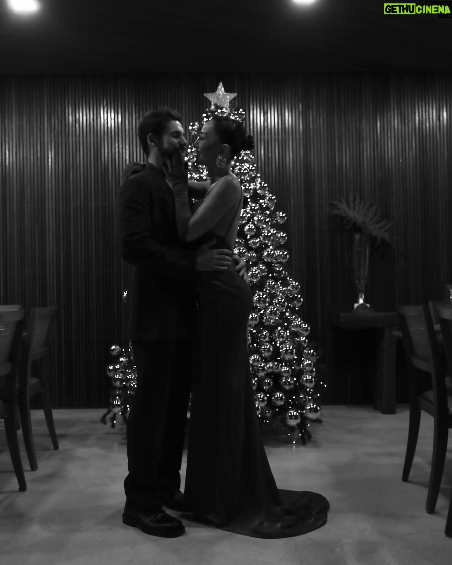Sabrina Sato - 711.3K Likes - Um Natal repleto de amor, esperança e paz pra vc e sua família. Que os ensinamentos de Jesus iluminem nossos caminhos e fortaleçam nossa fé. ❤️