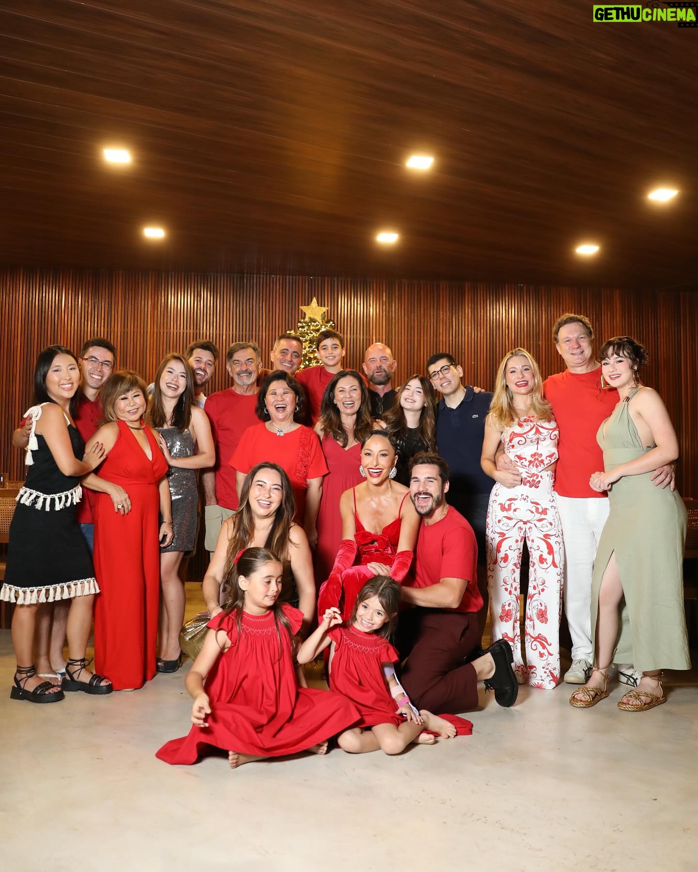 Sabrina Sato - 711.3K Likes - Um Natal repleto de amor, esperança e paz pra vc e sua família. Que os ensinamentos de Jesus iluminem nossos caminhos e fortaleçam nossa fé. ❤️