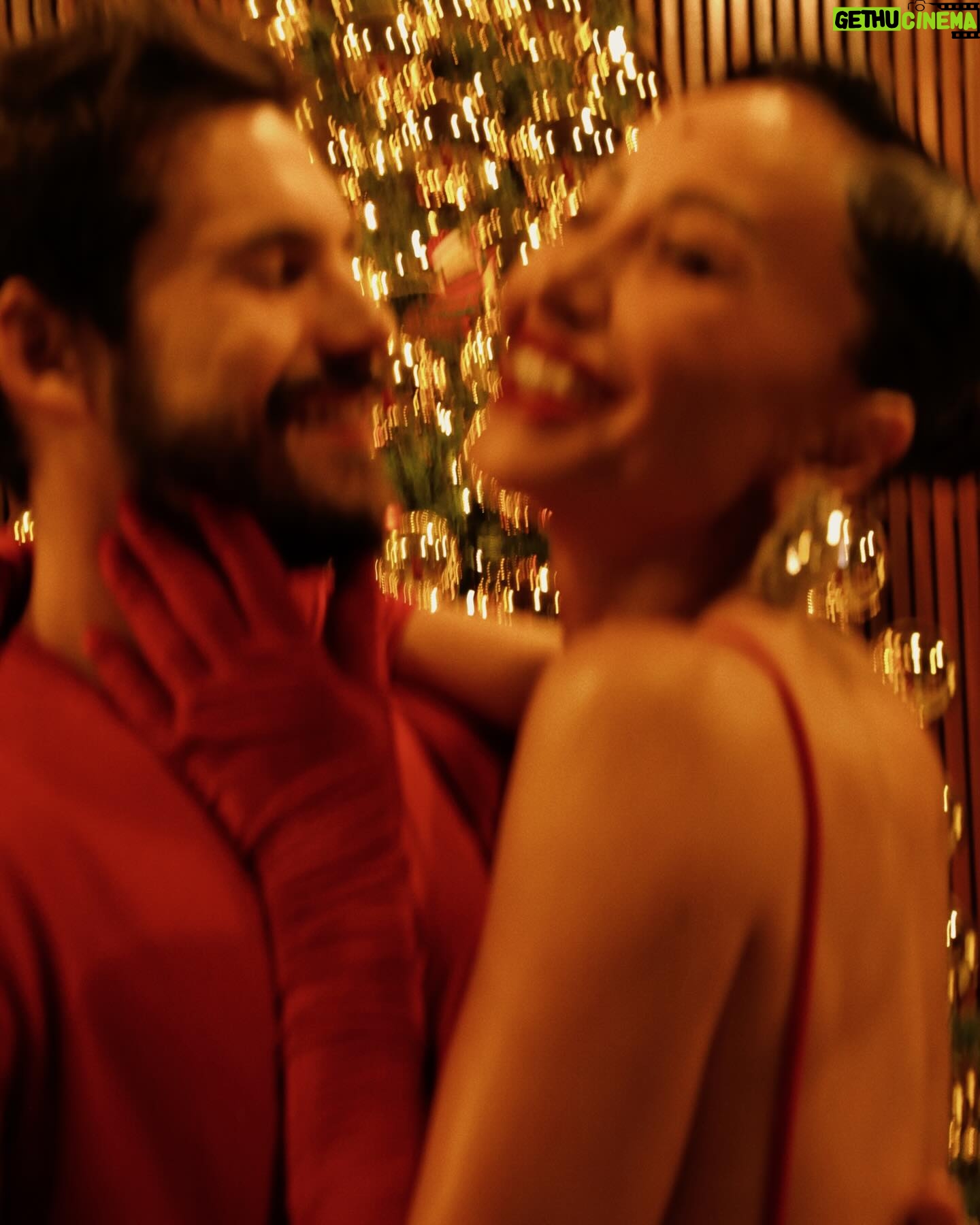 Sabrina Sato - 711.3K Likes - Um Natal repleto de amor, esperança e paz pra vc e sua família. Que os ensinamentos de Jesus iluminem nossos caminhos e fortaleçam nossa fé. ❤️