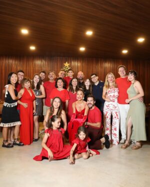 Sabrina Sato Instagram - Um Natal repleto de amor, esperança e paz pra vc e sua família. Que os ensinamentos de Jesus iluminem nossos caminhos e fortaleçam nossa fé. ❤️