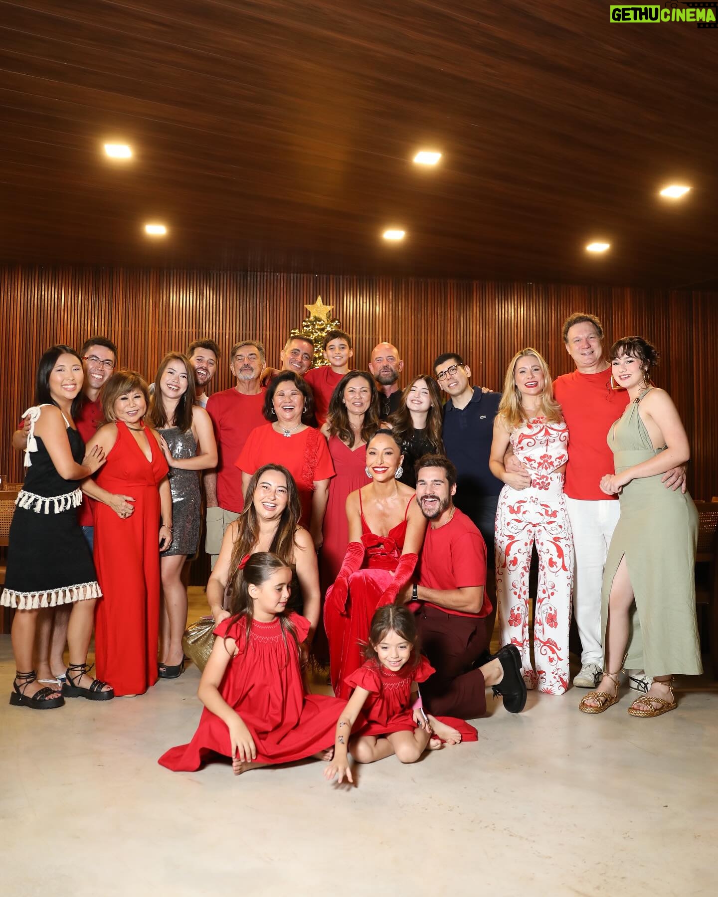 Sabrina Sato - 711.3K Likes - Um Natal repleto de amor, esperança e paz pra vc e sua família. Que os ensinamentos de Jesus iluminem nossos caminhos e fortaleçam nossa fé. ❤️
