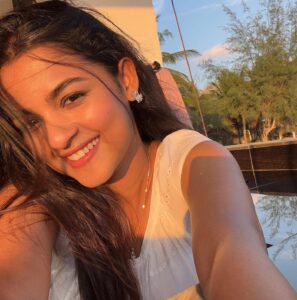 Actress Sadia Ayman HD Photos and Wallpapers January 2025