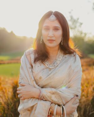 Sagarika Ghatge Instagram - Elegance woven into every thread ✨ Handwoven Benarasi silk organza tissue saree adorned with silk threads, zari, and sequins - taking you back in time @akuteeindia 

📸 @girish_katkar_photography