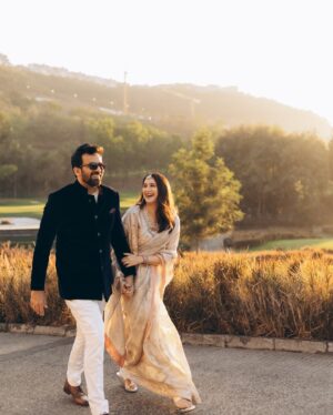 Sagarika Ghatge Instagram - Elegance woven into every thread ✨ Handwoven Benarasi silk organza tissue saree adorned with silk threads, zari, and sequins - taking you back in time @akuteeindia 

📸 @girish_katkar_photography