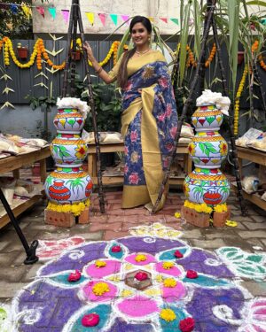Sai Gayatri Instagram - அனைவருக்கும் இனிய தை திருநாள் நல்வாழ்த்துக்கள்! 
மன அமைதியும், ஆரோக்கியமும் ஆண்டு முழுவதும் பொங்கட்டும்!☀️🌻🌽🔥🌱✨