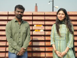 Sai Pallavi Instagram - I wanted to visit the #NationalWarMemorial before starting the promotions for #Amaran and went there a few days ago. This sacred temple that houses thousands of “brick-like-tablets” in the memory of every Braveheart, who has laid down their lives for us. I was brimming with emotions while paying respect to Major Mukund Varadarajan AC (P) and Sepoy Vikram Singh SC (P)

Gratitude and salutations
வீர வணக்கங்கள் 🙏