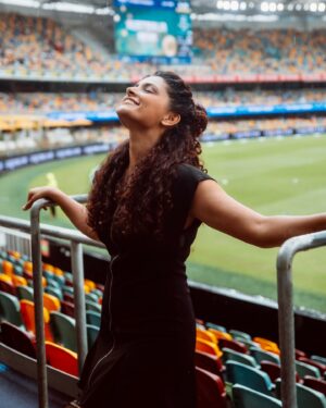 Saiyami Kher Instagram - I smile like a little girl every time I get to watch live sport, and it doesn’t get better or bigger than The Gabba! Ever since I was 8 years old, I’d wake up at 5 am, make excuses to skip school, and watch India take on Australia. I’d wake up and see Australia dominate at the Gabba. Then, in 2021, we witnessed history. @ajinkyarahane and his entire team conquered fortress Gabba! Gill’s 91, the Shardul-Washy partnership, Siraj’s five-fer, and the unforgettable Pant knock — it was all magical!

Thanks to Tourism Australia, I got to live this childhood dream. I got to watch the Gabba Test with fantastic seats and even better company! Sadly, the result wasn’t what we wanted, but as a cricket fan, I was just so happy to see Bumrah on fire. This game became even more special because I got to catch up with @bhogle_harsha , @michaelvaughan , @gilly381 , @haydos359 , @isaguha @davidwarner31 and watch them work their magic on commentary. After the match, I was heartbroken to hear that @rashwin99 has retired. He’s the most intelligent cricketer, who played the game like chess! I’ll really miss him and all his variations on the field.

This could possibly also be the last Test match on this historic ground, as it’s supposed to be broken down for renovations. So, lots of memories to take back with me.
1-1 see you’ll at Boxing Day 🙌🏽

@australia @queensland @visitbrisbane @cricketaustralia #hostedby @thegabbabrisbane #brisbaneanyday #thisisqueensland #seeaustralia