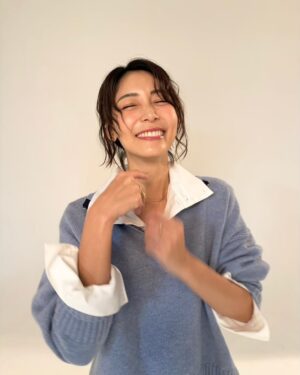Saki Aibu Instagram - 昨年、@美st の撮影でマネジャーさんが撮ってくれた好きな写真。
まともにキリッとした顔がないけどたくさん笑ってるのでまあいいか！！今年は美容もSNSも、今までやってこなかったことをちゃんとやっていきたい！！
本年もよろしくお願い致します✨