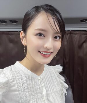 Saki Kiyoi Instagram - .
いつもと違うメイクって
すごくテンション上がるよね💕✨💄

似合ってますか？💖

　

#前髪#ヘアアレンジ#黒髪#メイク#リップ#撮影
#makeup#japan#hair#selfie#fashion 
#スターダストプロモーション