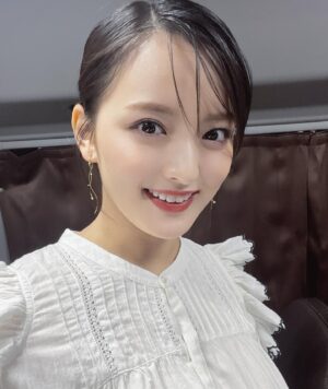 Saki Kiyoi Instagram - .
いつもと違うメイクって
すごくテンション上がるよね💕✨💄

似合ってますか？💖

　

#前髪#ヘアアレンジ#黒髪#メイク#リップ#撮影
#makeup#japan#hair#selfie#fashion 
#スターダストプロモーション