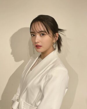 Saki Kiyoi Instagram - .
カチモリヘア✨かわいい😍

#カチモリヘア#ヘアアレンジ#メイク#白コーデ
#white#fashion#hair#japan#makeup