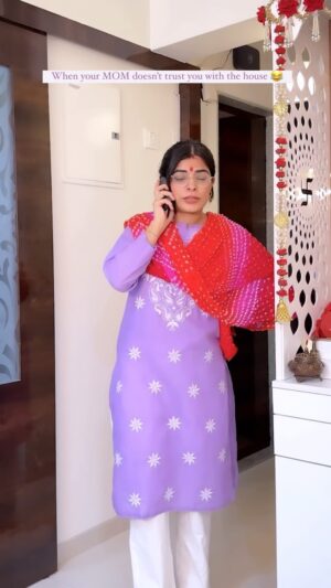 Sakshi Keswani Instagram - Apki mummy bhi same?

Samsung Galaxy Z Flip5 ke AI ke wajah se mere AAI ki boli hui saari cheezein yaad kar li, aap kab ban rahe ho smart with Samsung Galaxy AI?🤓

@samsungindia
#Collab #GalaxyAI #GalaxyZFlip5 #Samsung