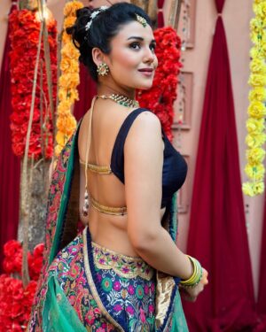Saloni Sandhu Instagram - Sun kissed 🌞