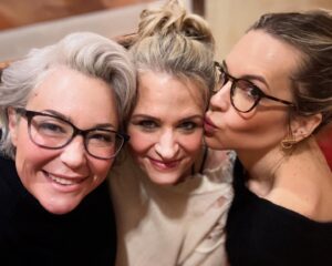Samantha Smith Instagram - Well THAT’S the way to wind up a year! Thank you to all you incredible peeps who came out to Nashville, and everyone who hung out with us all year long. I’m going home tired & happy, as it should be. April isn’t SO far away… until then, Happy Holidays, lots of love, and as always thank you to @creationent for bringing us all together. ♥️🎄🎆
