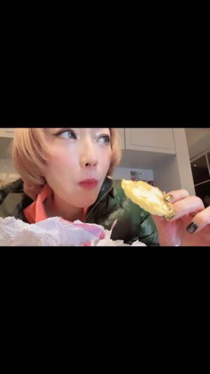 Sammi Cheng Instagram - 好耐沒有食豬柳蛋漢堡，哈！ 正！