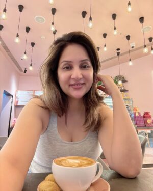 Sampada Vaze Instagram - ☕️🍪 the rains and the vibe!
