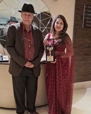 Sampada Vaze Instagram - Grateful! 🙏🏼Proud recipient of the @maharashtraratngauravpuraskaar 
Special thank you to 
@vishalbgore 
@shalini_foundation 
@celebrityindianews
#marathi #maharashtra #indianactor