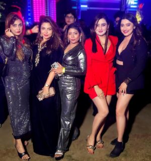 Sampurna Lahiri Instagram - The best way to predict the future is to create it. Let’s make 2025 extraordinary! ❤️✨🎉💫🥂
.
.
#newyear #happynewyear2025 #newbeginnings #positivity #goodvibes #happiness #luck #love #prosperity #light