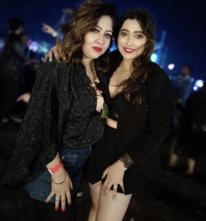 Sampurna Lahiri Instagram - The best way to predict the future is to create it. Let’s make 2025 extraordinary! ❤️✨🎉💫🥂
.
.
#newyear #happynewyear2025 #newbeginnings #positivity #goodvibes #happiness #luck #love #prosperity #light