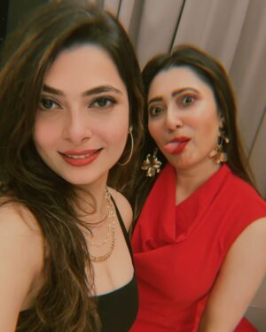 Sampurna Lahiri Instagram - ‘সব ভালো যার শেষ ভালো তার’….

@ayantikaghoshbasu 
.
#travel #ocean #traveldiaries #girlstrip #photodump #love #happiness #fun #life