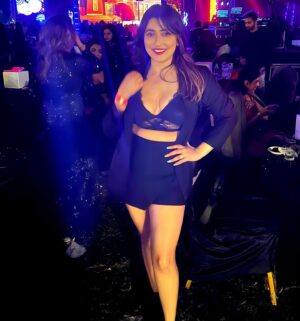 Sampurna Lahiri Instagram - The best way to predict the future is to create it. Let’s make 2025 extraordinary! ❤️✨🎉💫🥂
.
.
#newyear #happynewyear2025 #newbeginnings #positivity #goodvibes #happiness #luck #love #prosperity #light