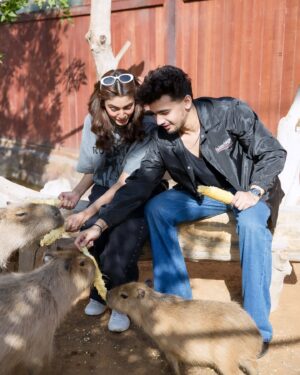Sana Makbul Instagram - What a fab place created @sb_belhasa . 
I felt like I was on a date with the wild life @fame.park 
Thank you @vishalpandey_21 ❤️🤗
