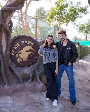 Sana Makbul Instagram - What a fab place created @sb_belhasa . 
I felt like I was on a date with the wild life @fame.park 
Thank you @vishalpandey_21 ❤️🤗