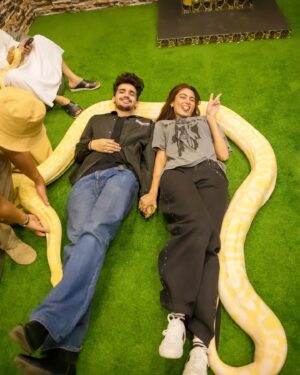 Sana Makbul Instagram - What a fab place created @sb_belhasa . 
I felt like I was on a date with the wild life @fame.park 
Thank you @vishalpandey_21 ❤️🤗