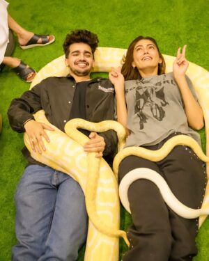 Sana Makbul Instagram - What a fab place created @sb_belhasa . 
I felt like I was on a date with the wild life @fame.park 
Thank you @vishalpandey_21 ❤️🤗