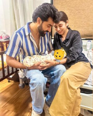 Sana Sayyad Instagram - Congratulations our darlings @sana_sayyad29 @imzi995 on being blessed with this cutest bundle of joy, li’l Angel “Imaan” 👼
May she forever fill your lives with Sunshine and hearts with Love 💐❤️🥳