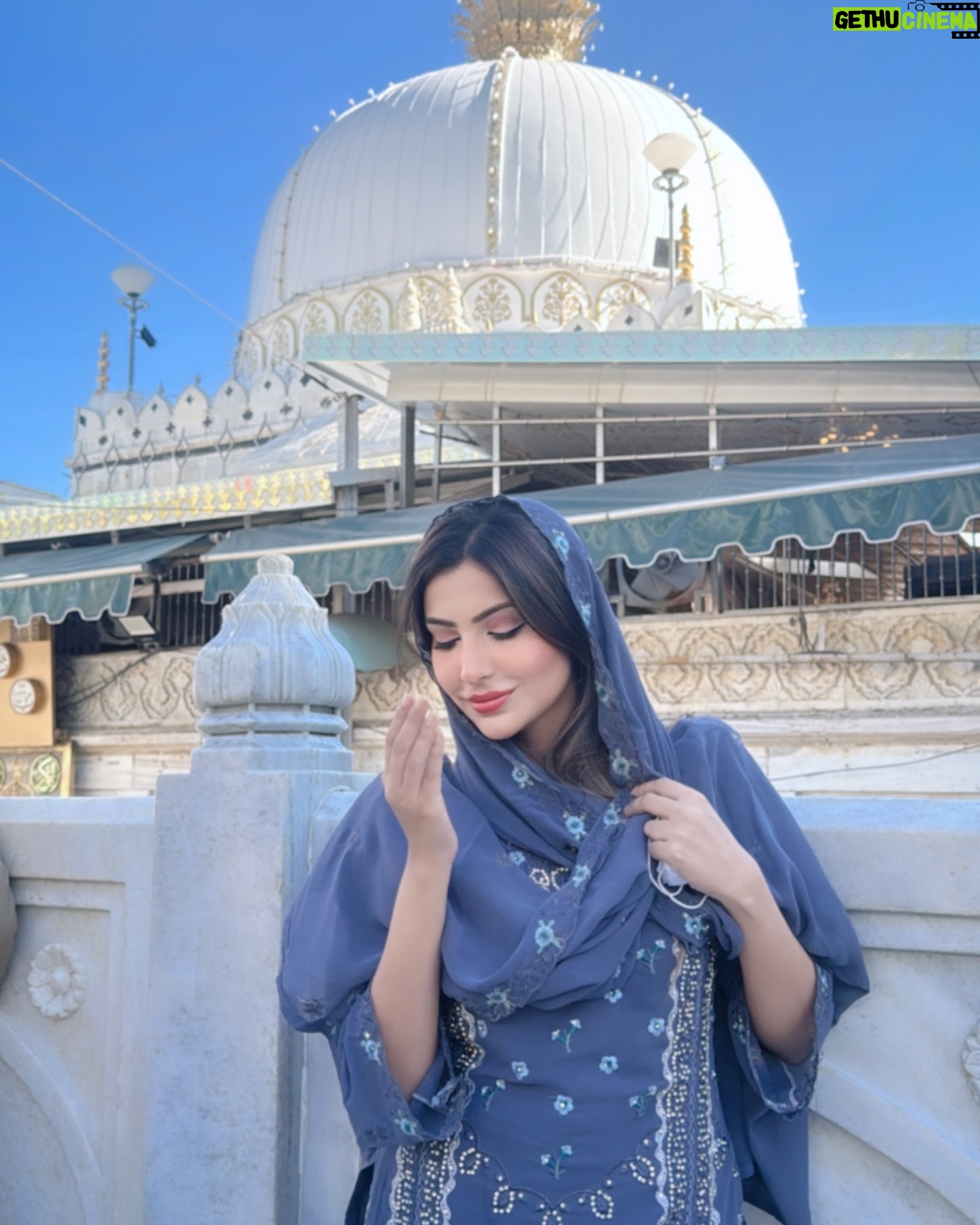 Sana Sultan - 567.8K Likes - Khwaja Garib Nawaz🥹🤲🏻❤️
“आपके दर से कोई ना खाली गया
अपने दामन को भर के सवाली गया” 🫰🏻
Allhumdulillah unplanned visit is always the Best… Baba ka bulawa aaya aur hum aagaye vo bhi itne mubarak waqt par…Urs Chatti Sharif 🫰🏻 Best Way to begin my year…2025❤️💓