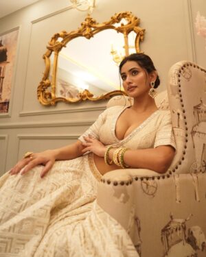 Sanchi Rai Instagram - 🤍🌺

📸- @devxdavid 
💄- @vinitatutejamua 
👗- @stylingbyvictor 
Accessories @kushalsfashionjewellery 

#instagood #love #fashion #explore #explorepage #trend #trending #sanchirai
